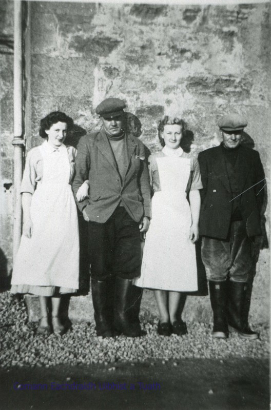 Patients_and_staff_outside_Taigh_nam_Bochd_Lochmaddy.jpg