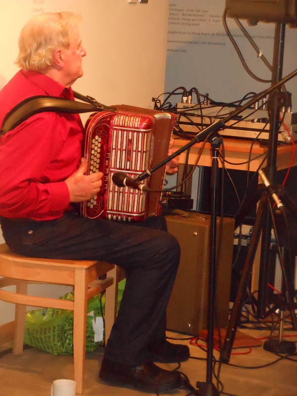 Angus_Alick_playing_at_Taigh_Ciuil_2015.JPG